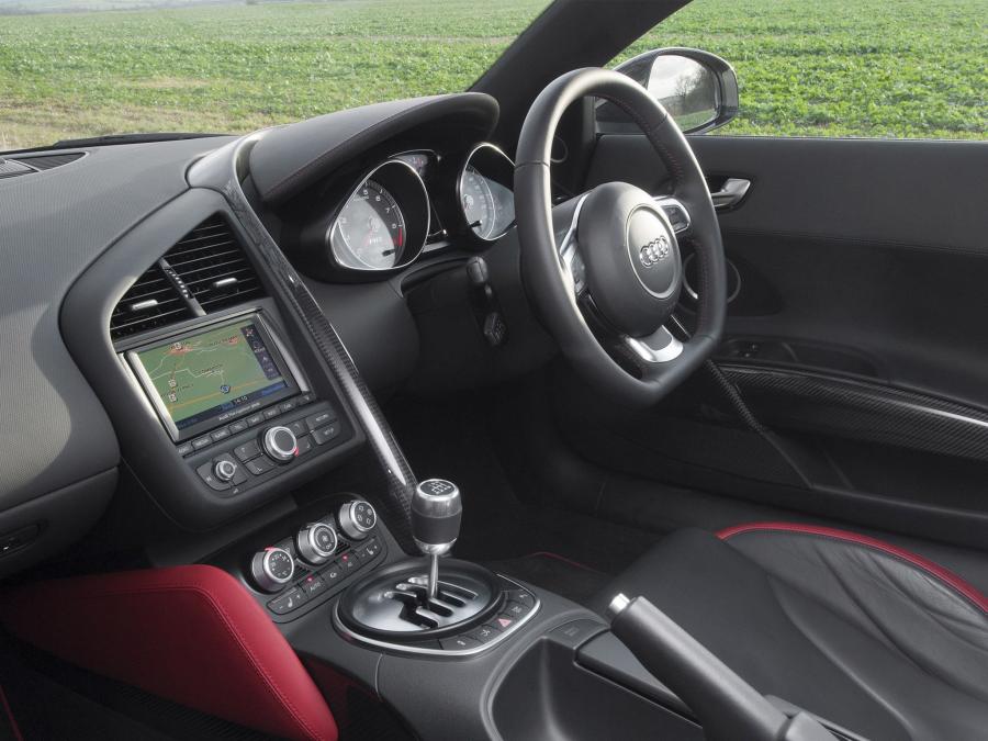 Торпедо Audi R8 Limited Edition 2011 года  (UK) (фото 3 из 5)